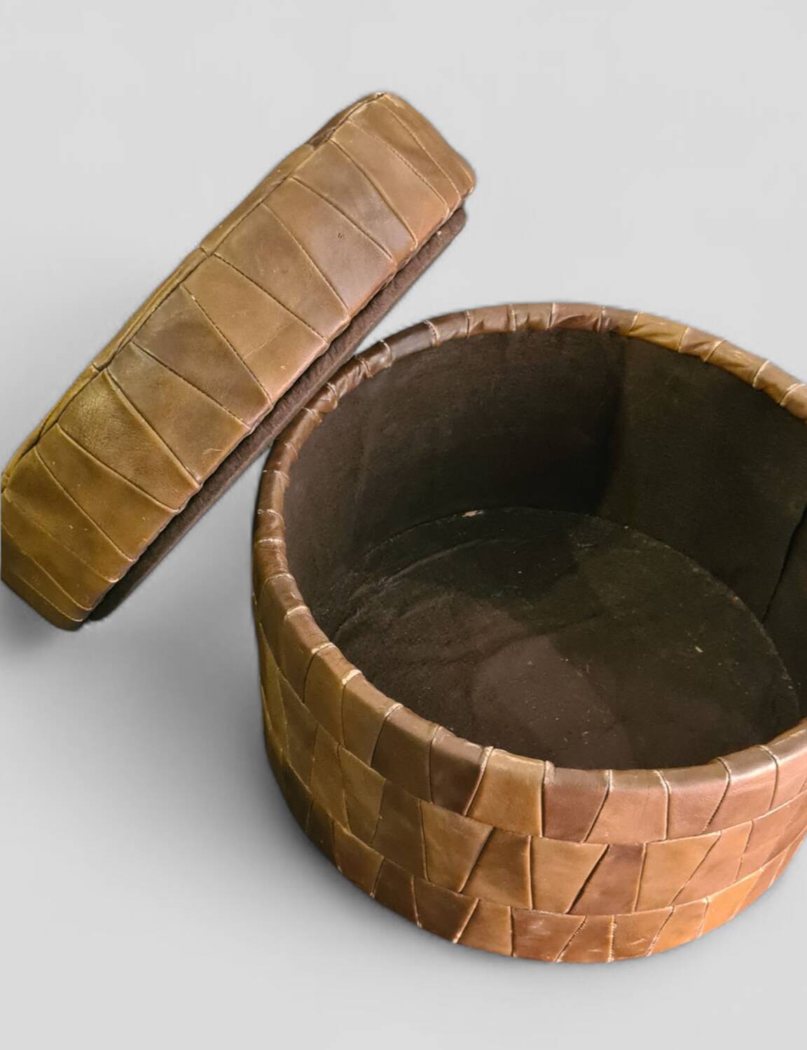 Leather pouf