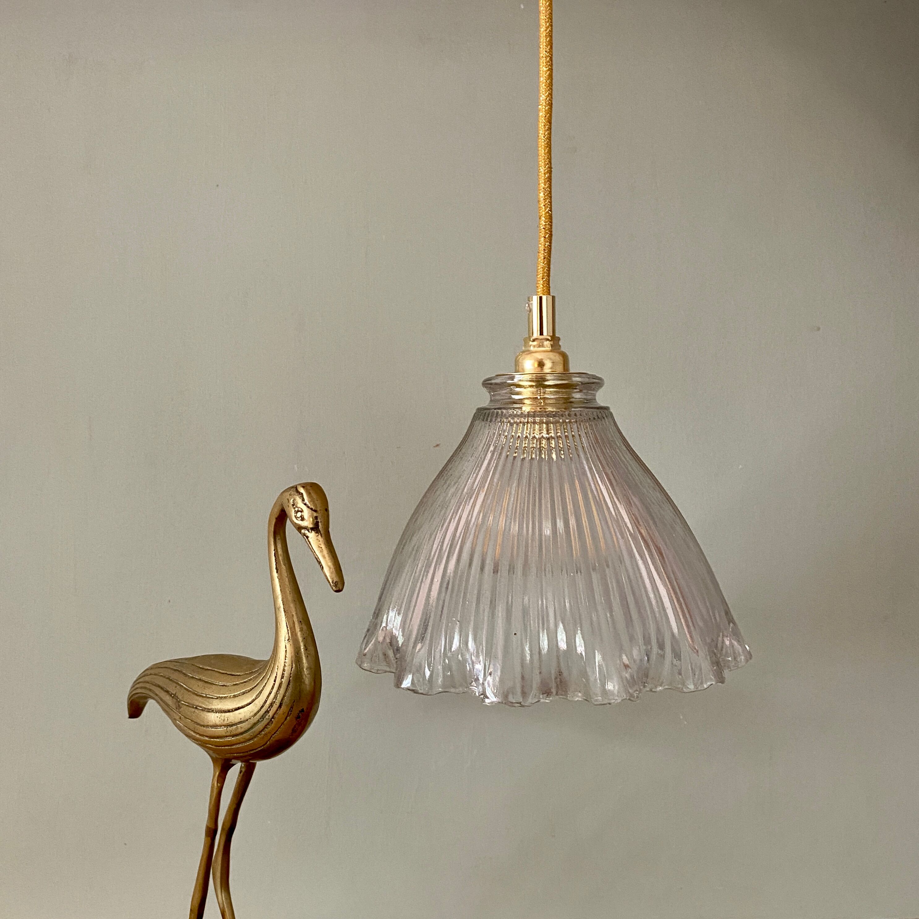 Suspension tulipe vintage en verre holophane (2)