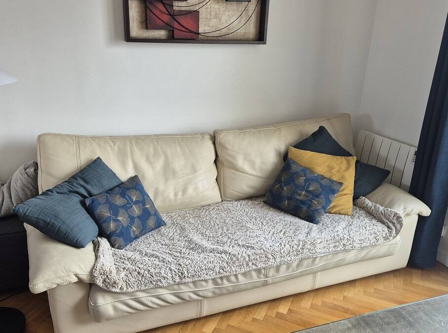 Very beautiful ikeda leather sofa by steiner, 3-seater.