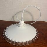 Wavy opaline suspension