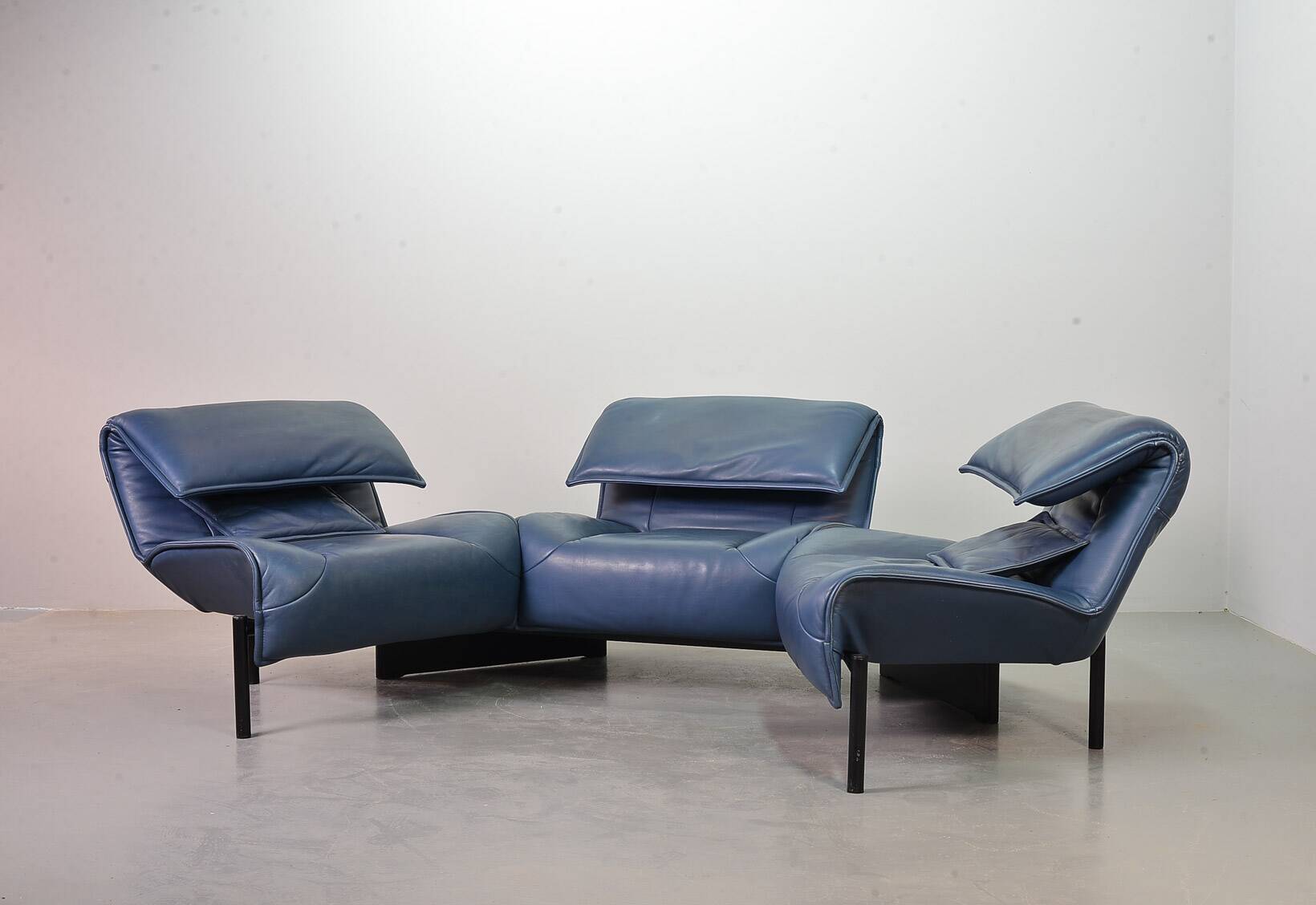 Vico Magistretti 3-Seat Flexible Cassina Blue Leather 'Veranda' Sofa, Italy
