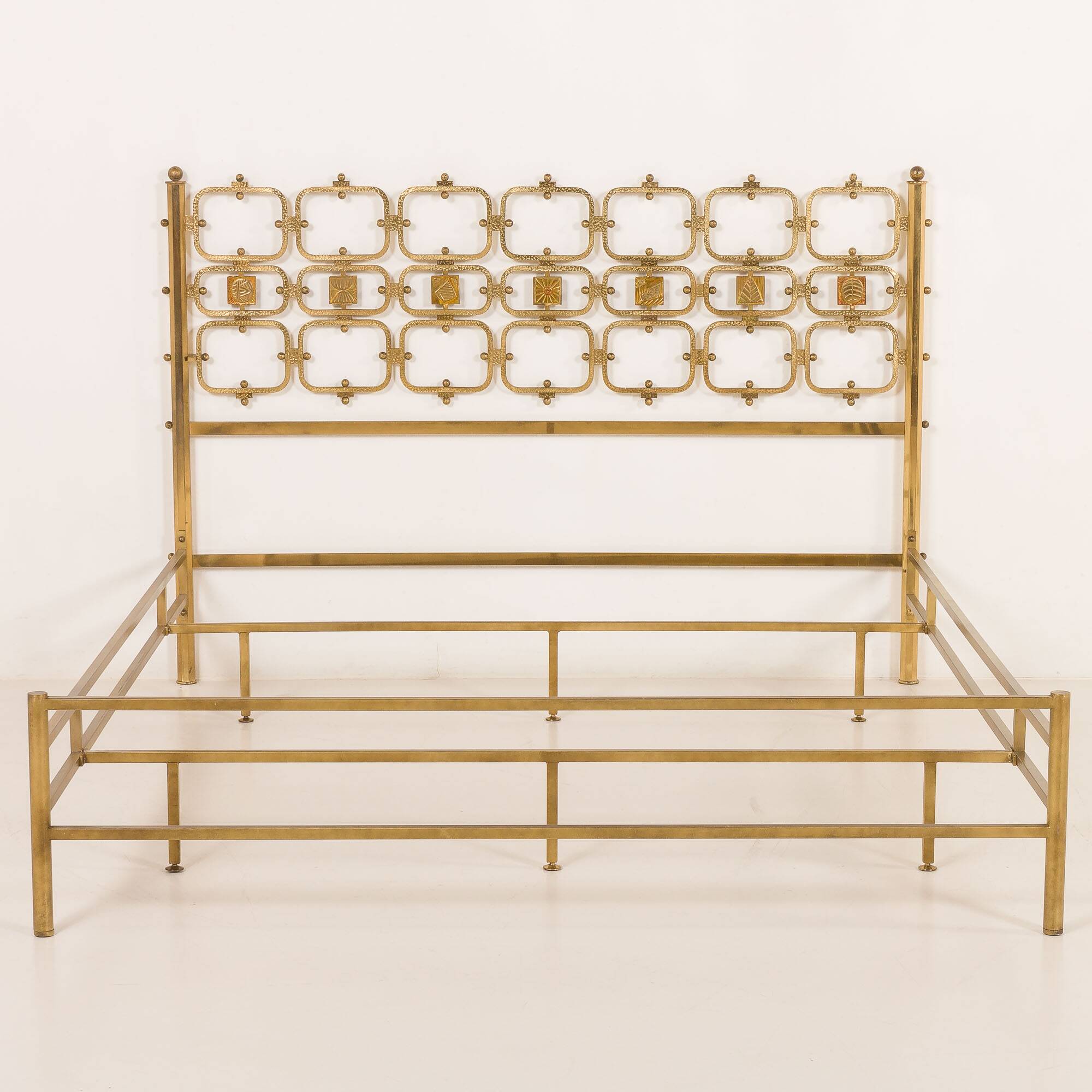 Italian brass bed by Ciansky, Shelba and Luciano Frigerio for Frigerio di Desio, 1960s.