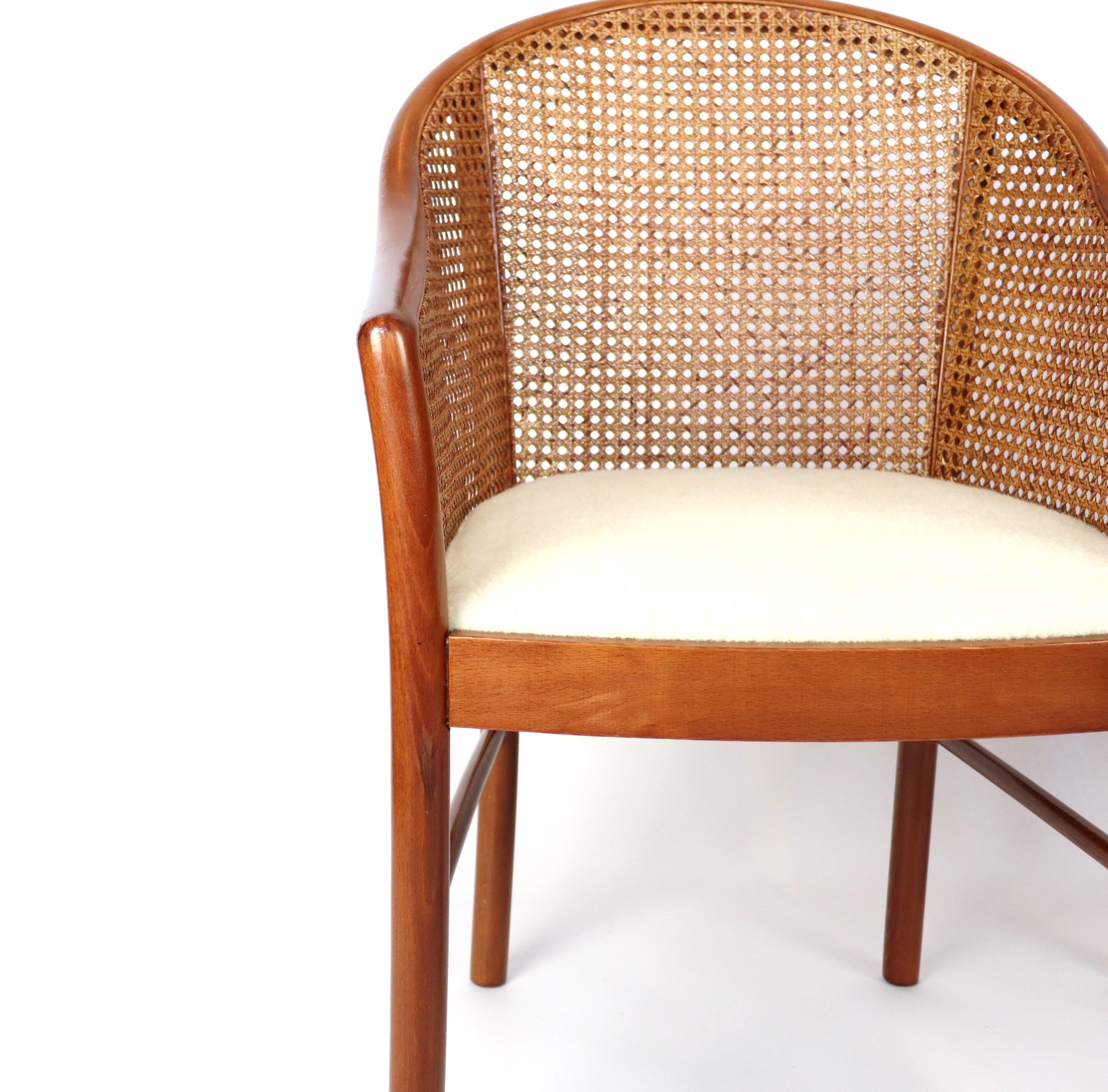 Paire de fauteuils en cannage