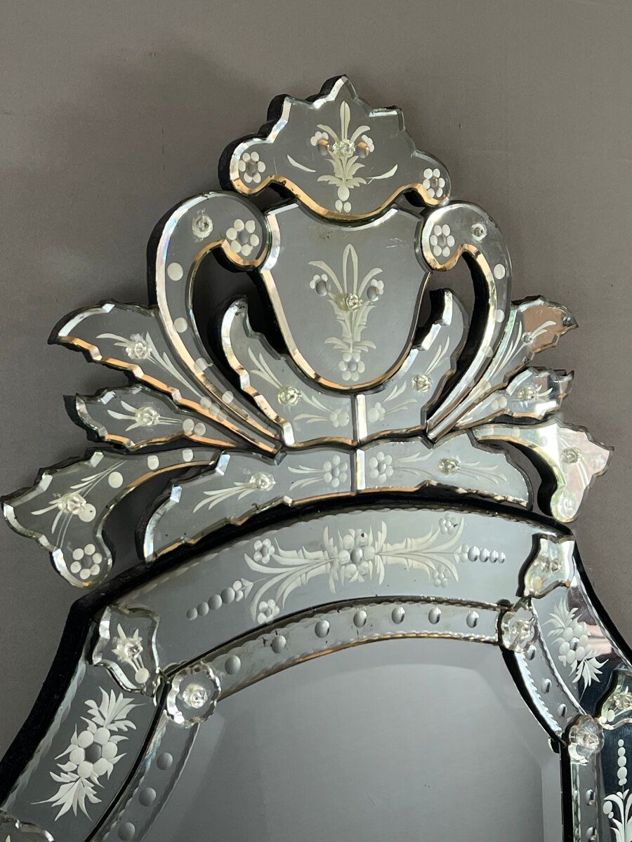 Venetian mirror engraved with floral decoration, 20th century