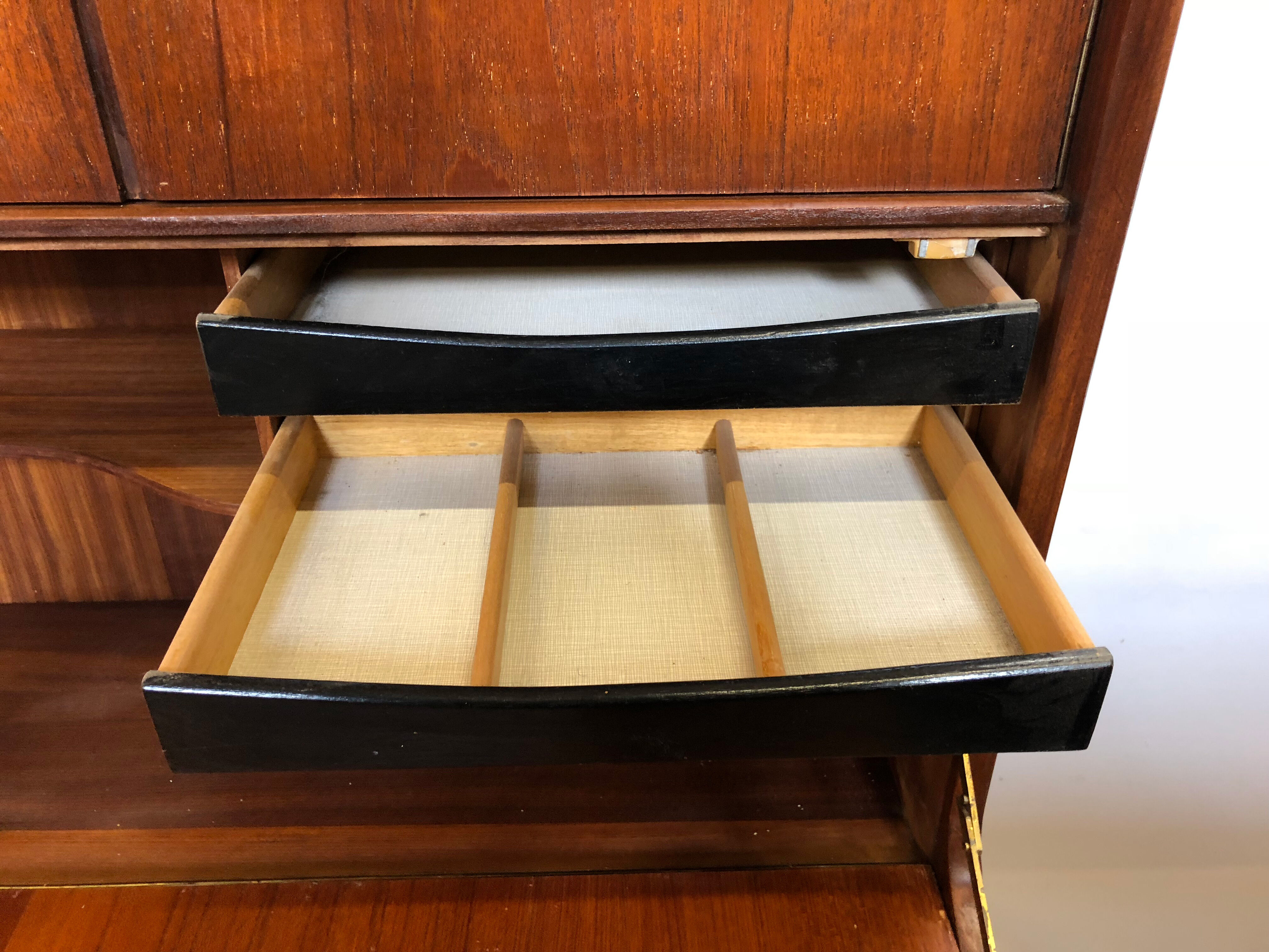 Louis Van Teeffelen writind desk of Webe 60s