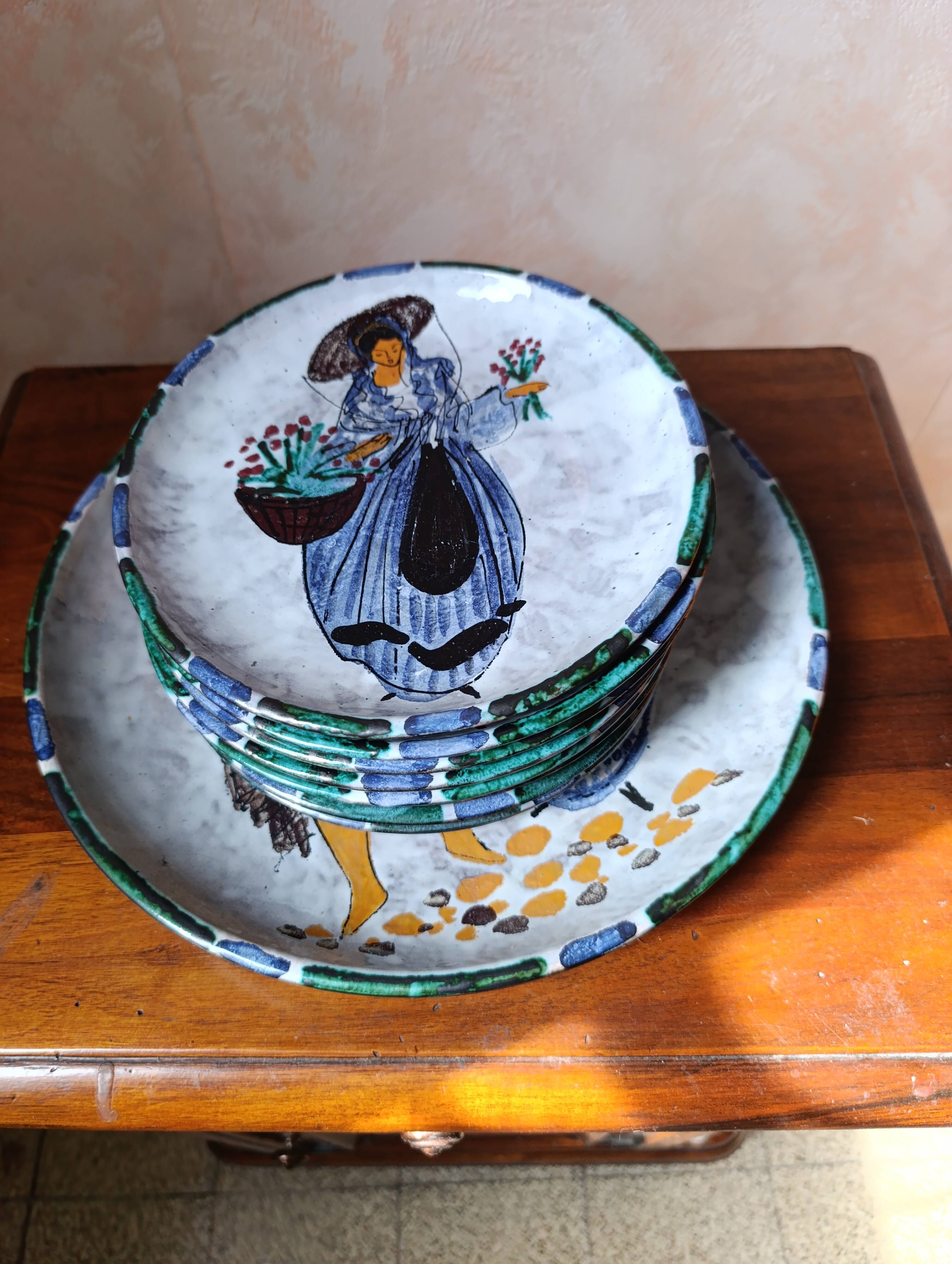 Rare set of 9 vintage plates – Hand-painted ceramic – Black back