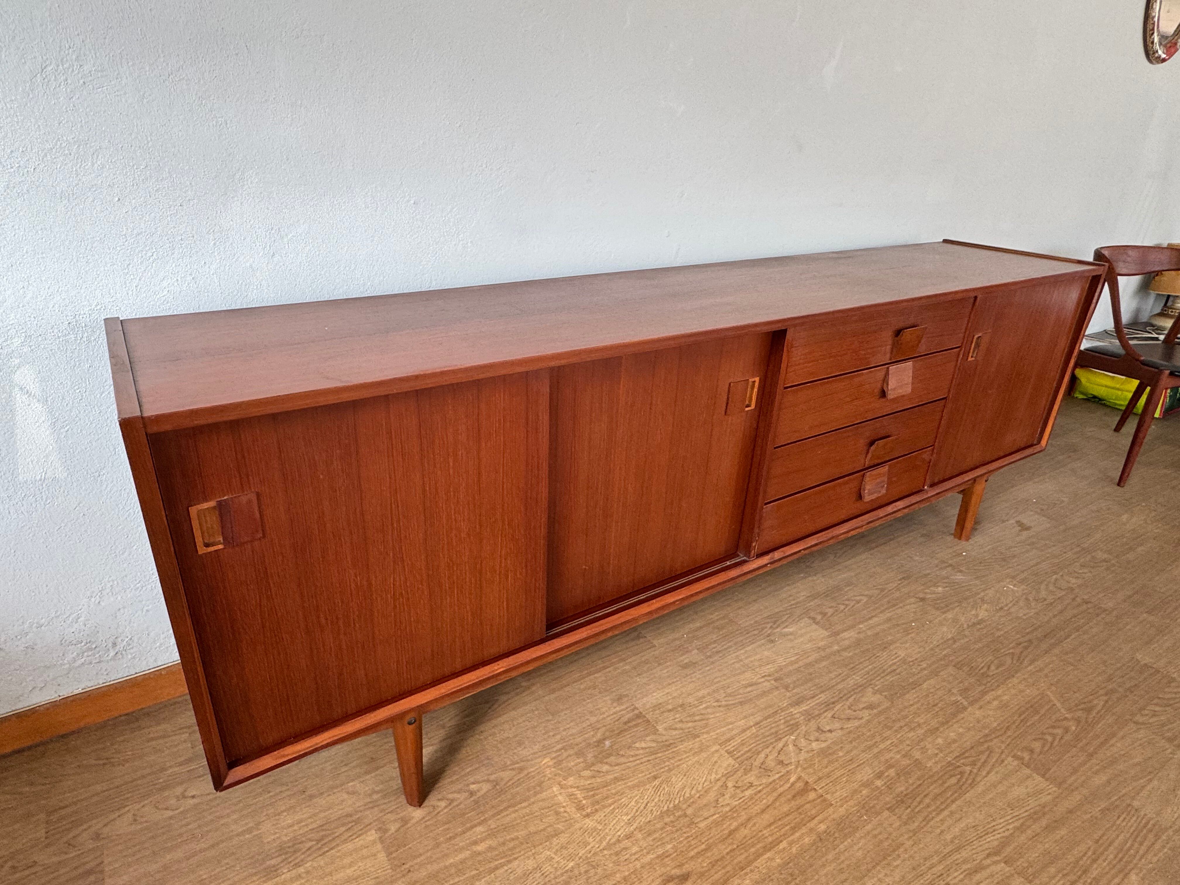 Scandinavian teak sideboard, 230 cm long, with 3 doors and 4 drawers.