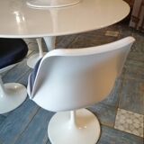 Tulip legs table and chairs