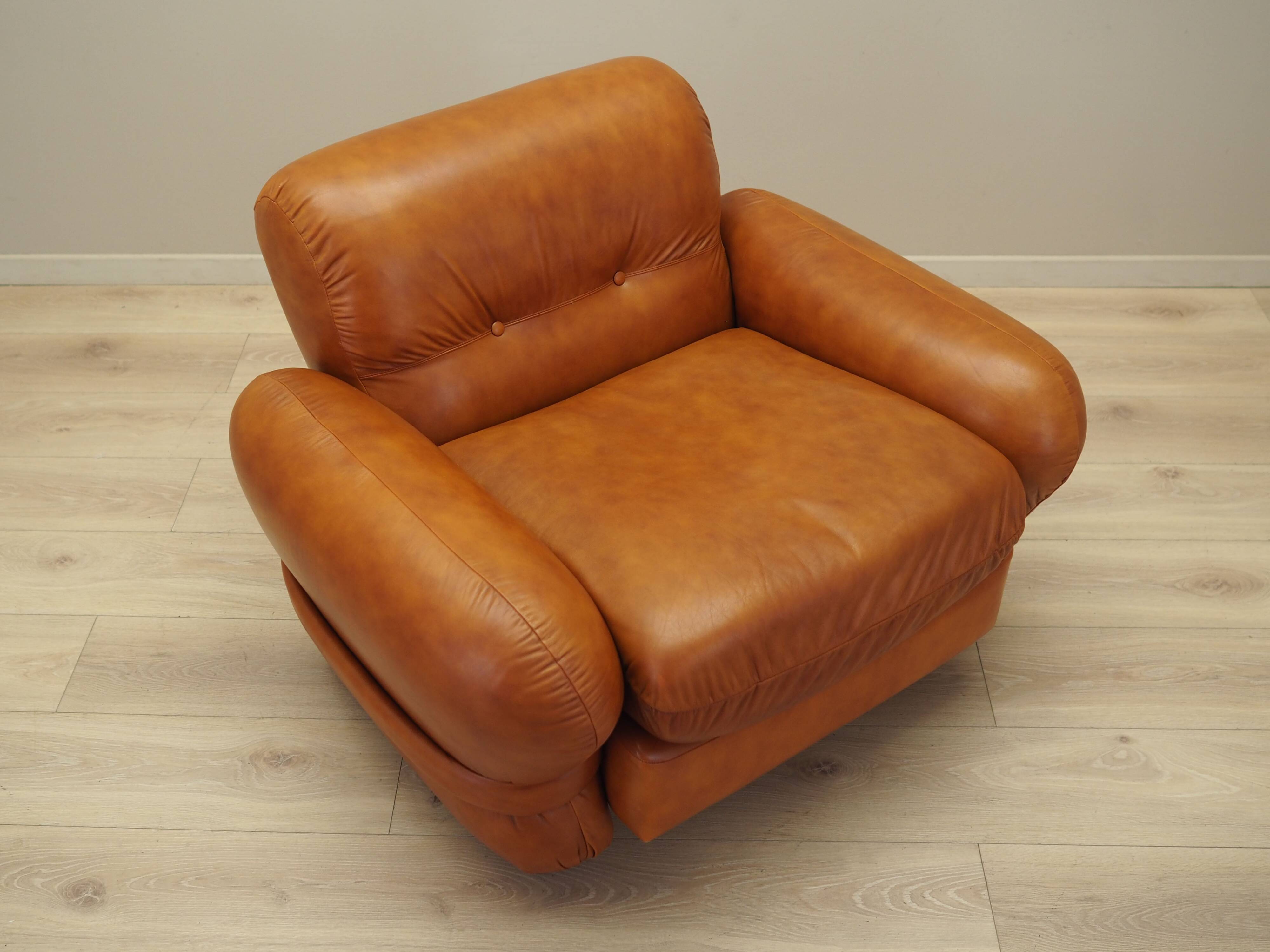 Leather armchair, Italian design, 1970s, production: Italy