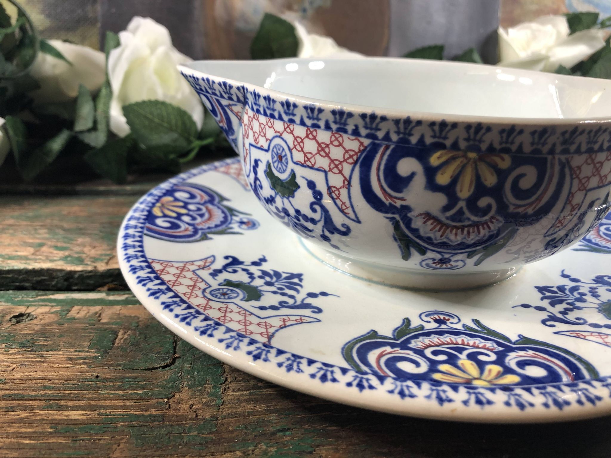 Gravy boat and its frame Gien Royal