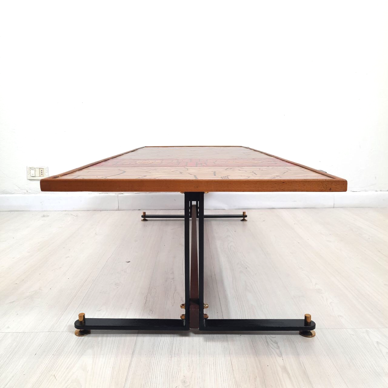 Coffee table 60s top enamelled color red and gold, metal and brass base.