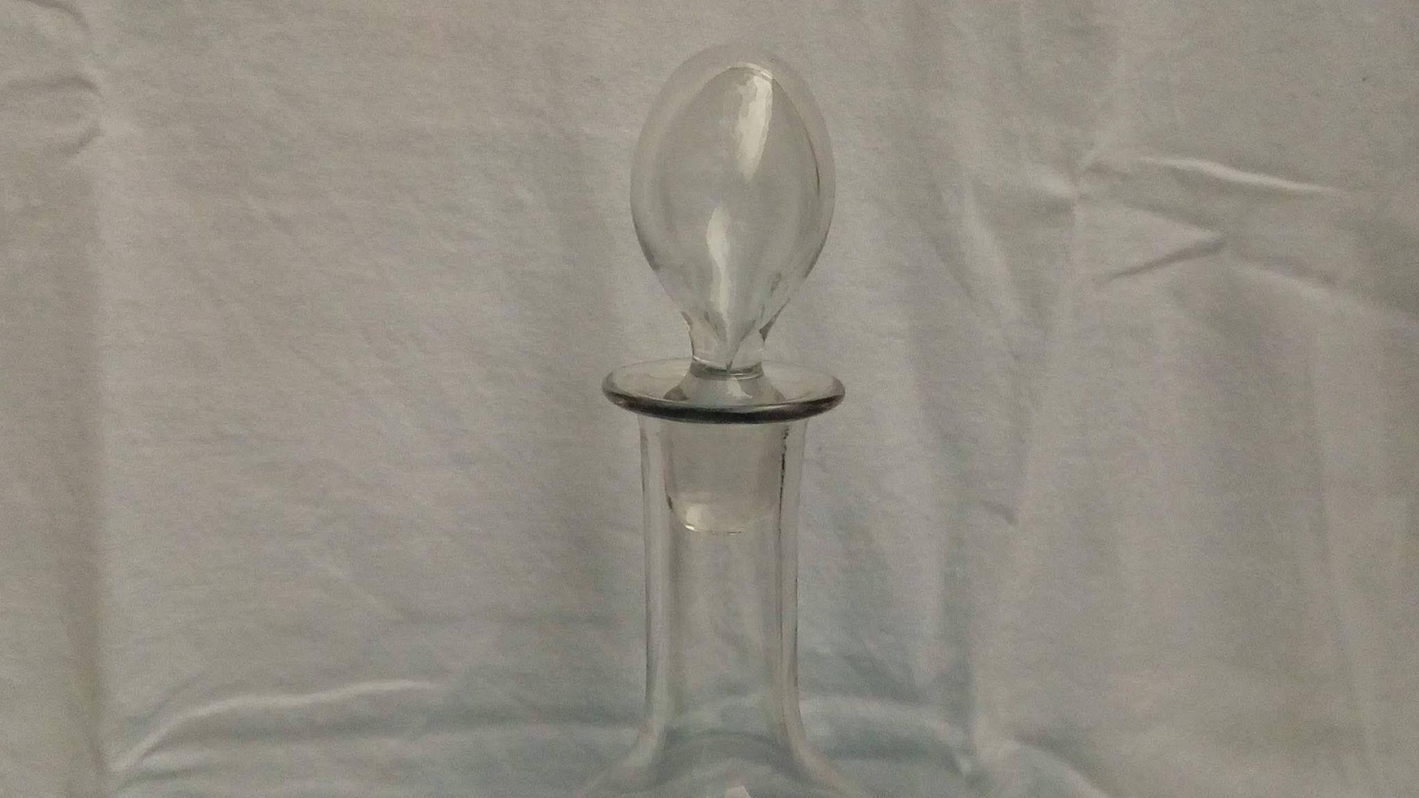 Carafe en cristal ciselé estampillé belgique