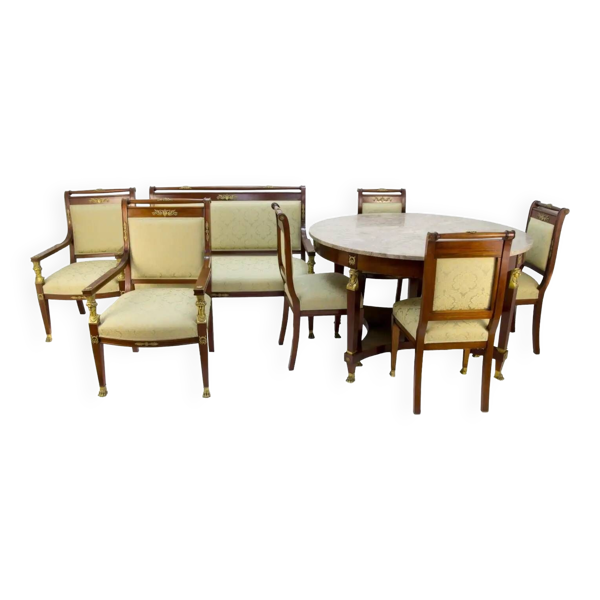 Ensemble de salon en noyer, bronze et marbre de style Empire français avec table et chaises.