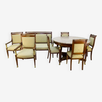 Ensemble table et chaises de style Empire français en noyer, bronze et marbre