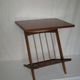 Table basse ; range disques ; revues style scandinave des années 50