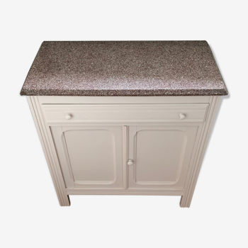 Commode rose poudré et terrazzo