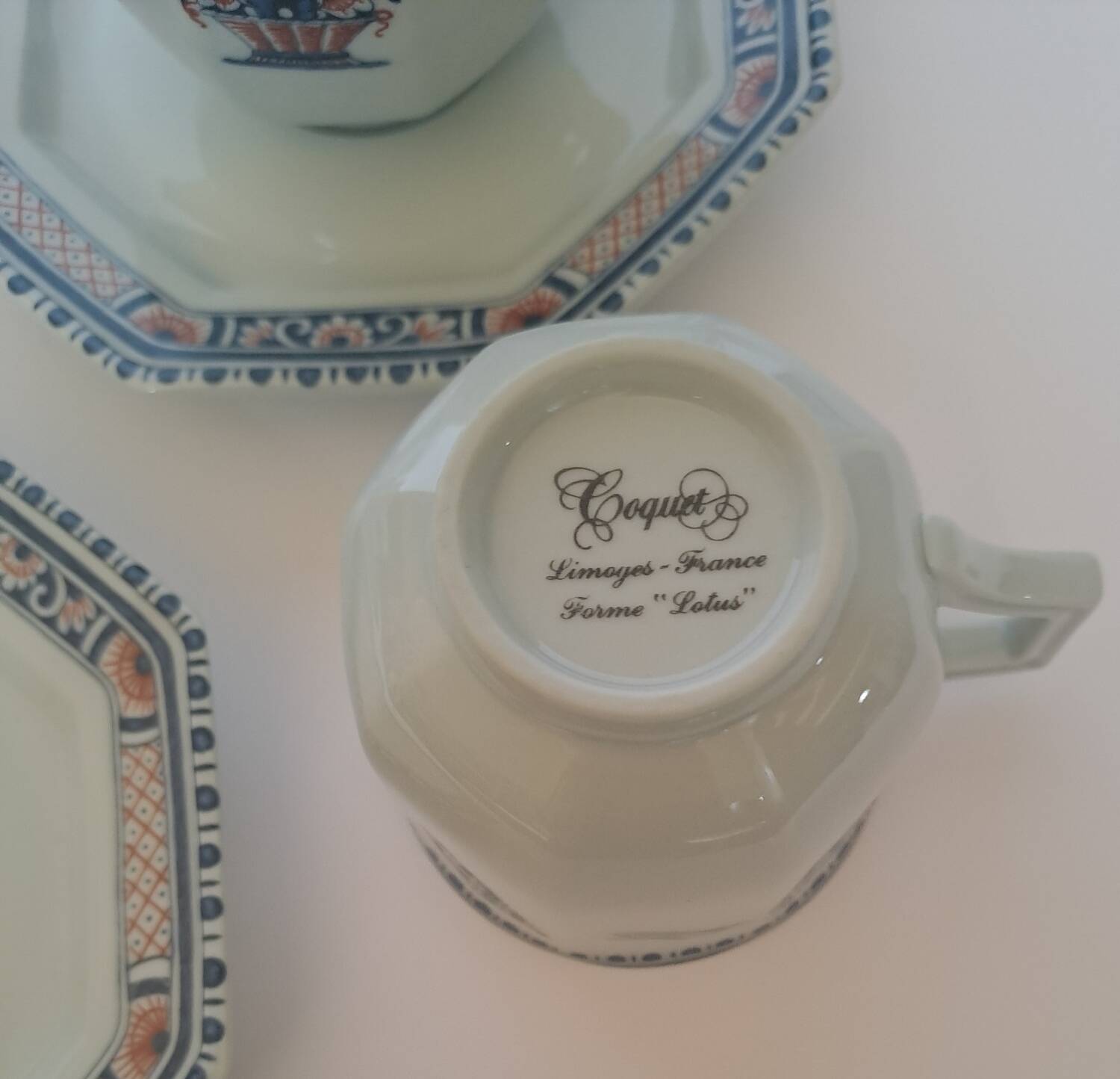 6 tasses et sous-tasses Limoges Coquet forme Lotus