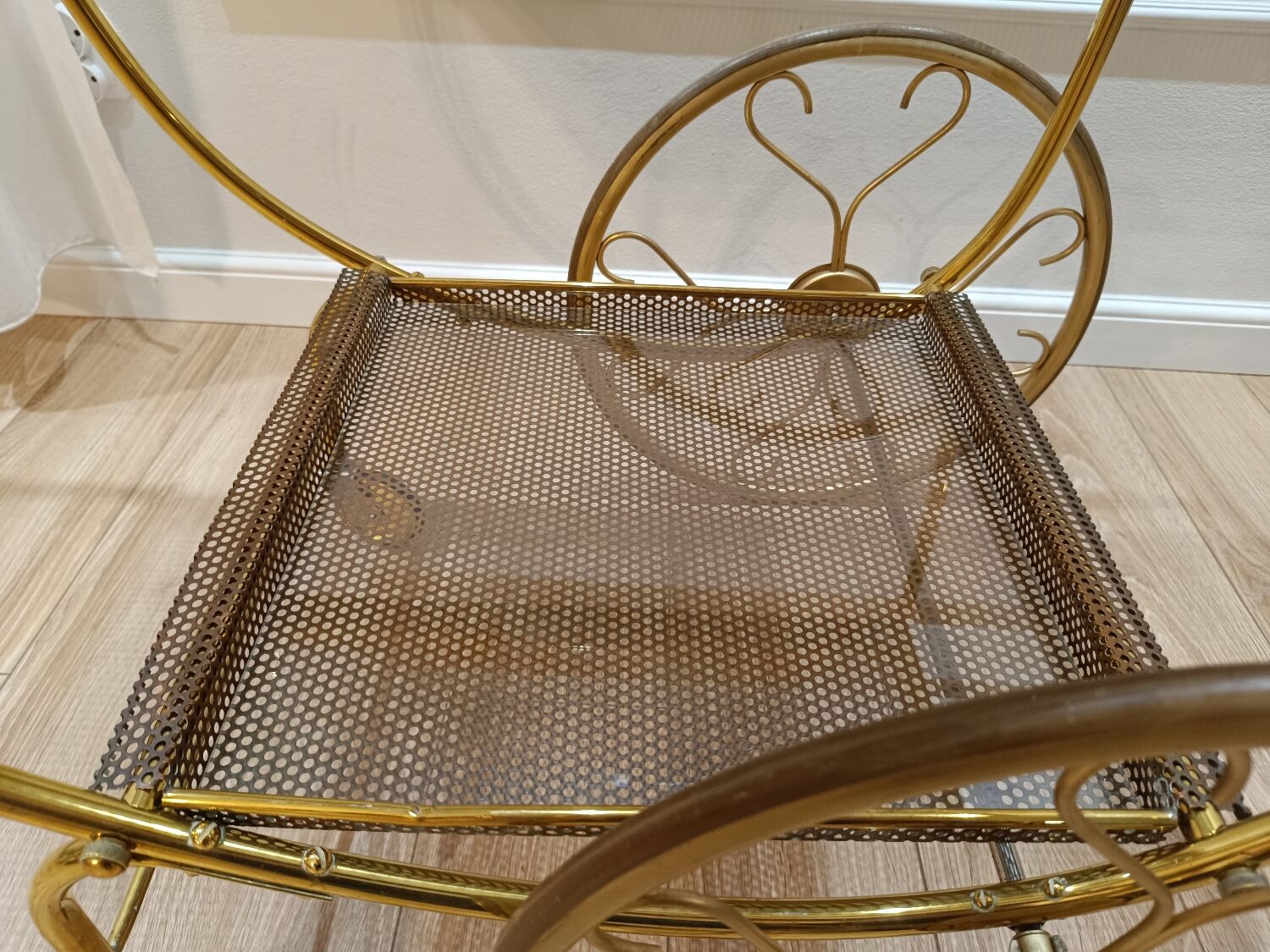 Desserte en laiton et cuivre par Josef Frank pour Svenskt Tenn