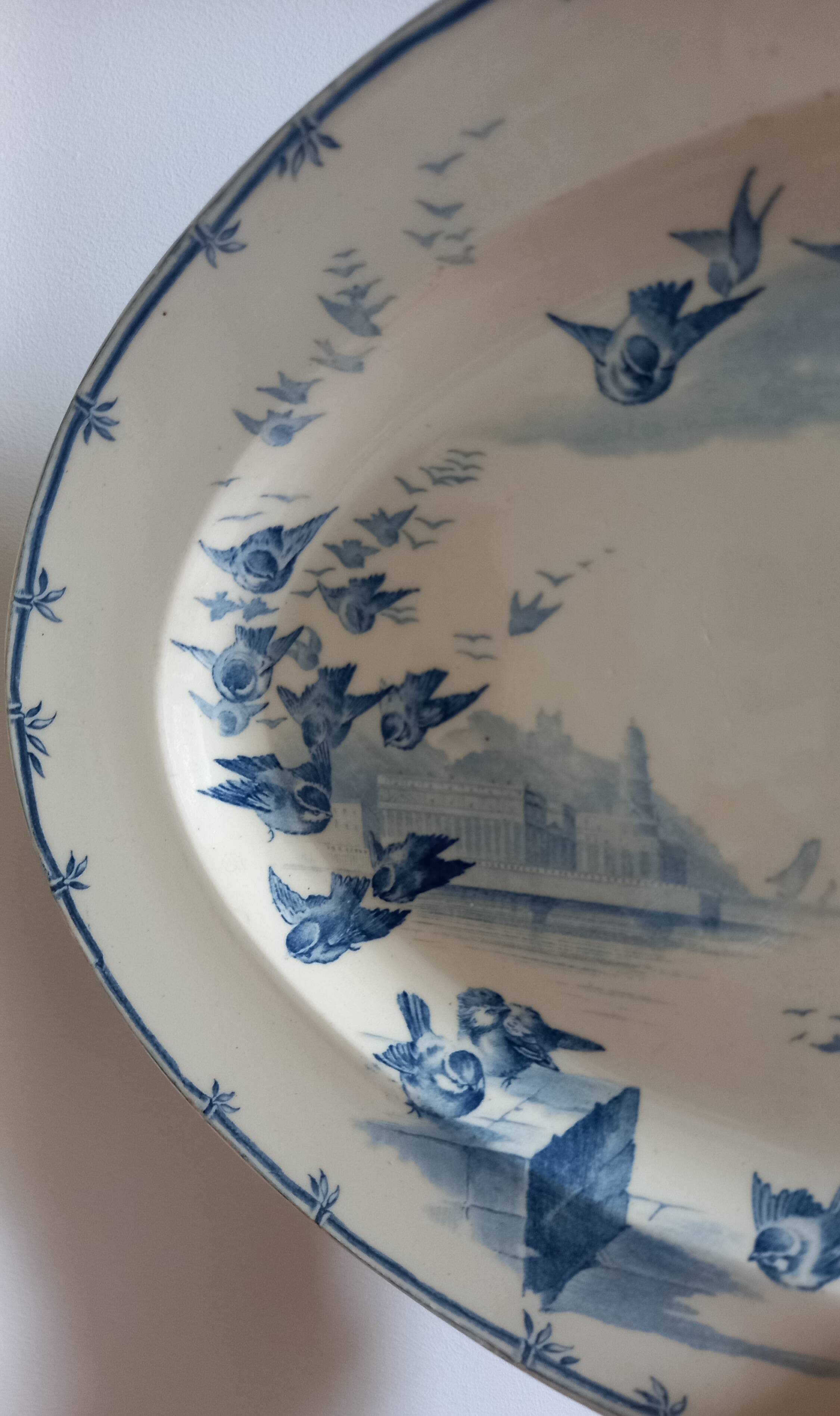 GIEN oval dish “Flight of birds”. 1900 Art Nouveau tableware.