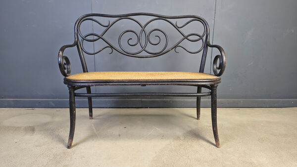 Canapé Art nouveau n° 2 en bois cintré et en osier par les frères Thonet, Autriche, années 1900.