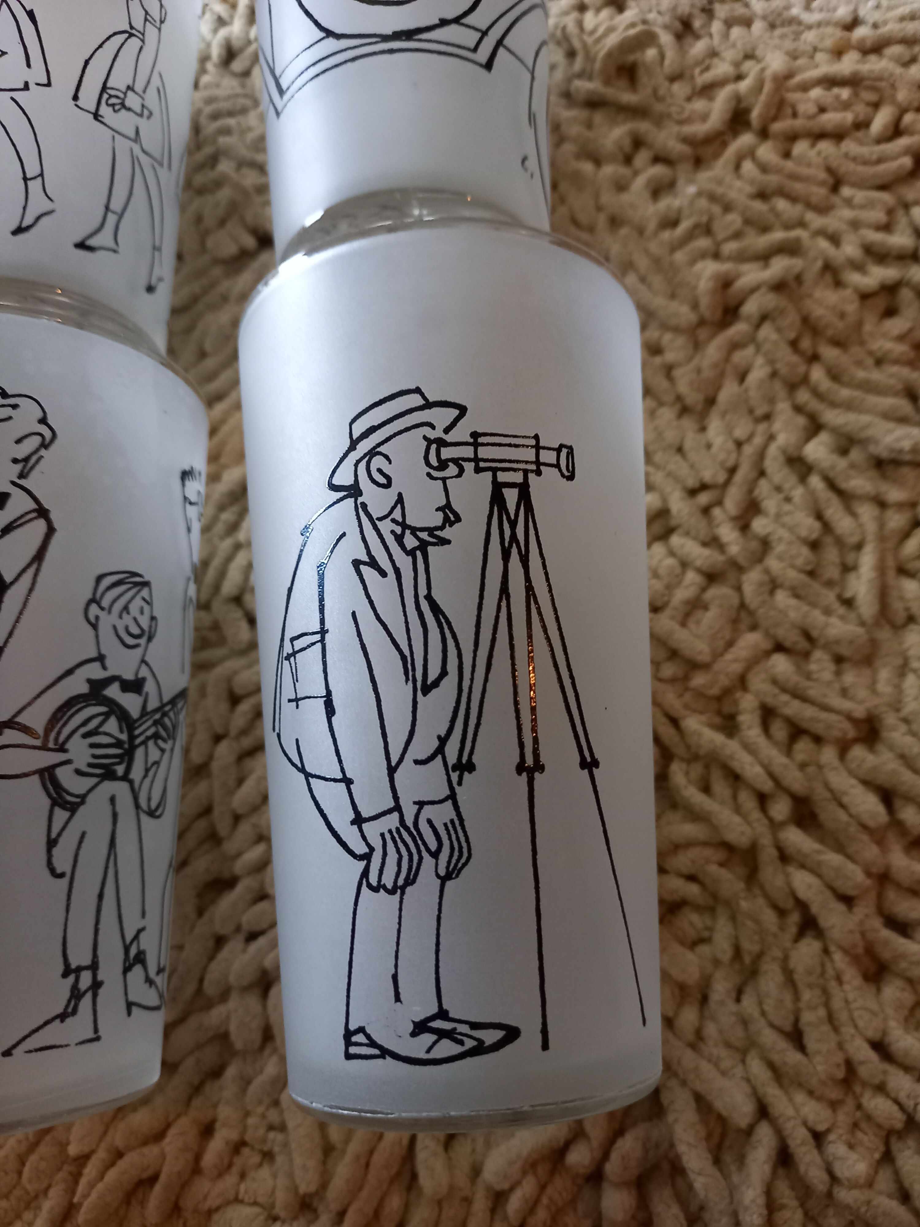 6 glasses illustrated by Cabu