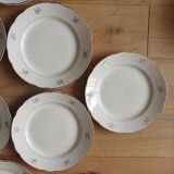 Set of 8 Villeroy and Boch dinner plates