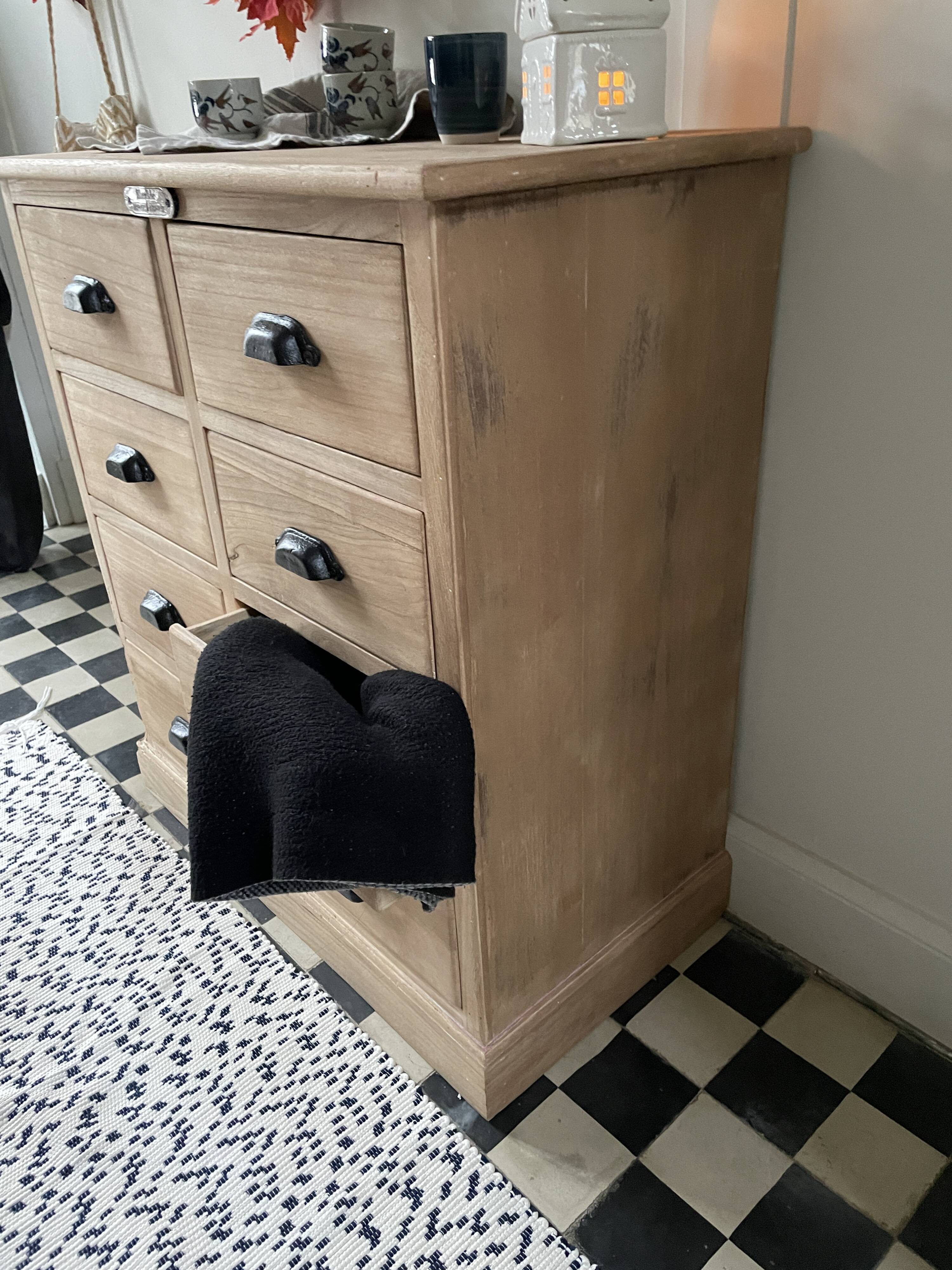 Drawer cabinet