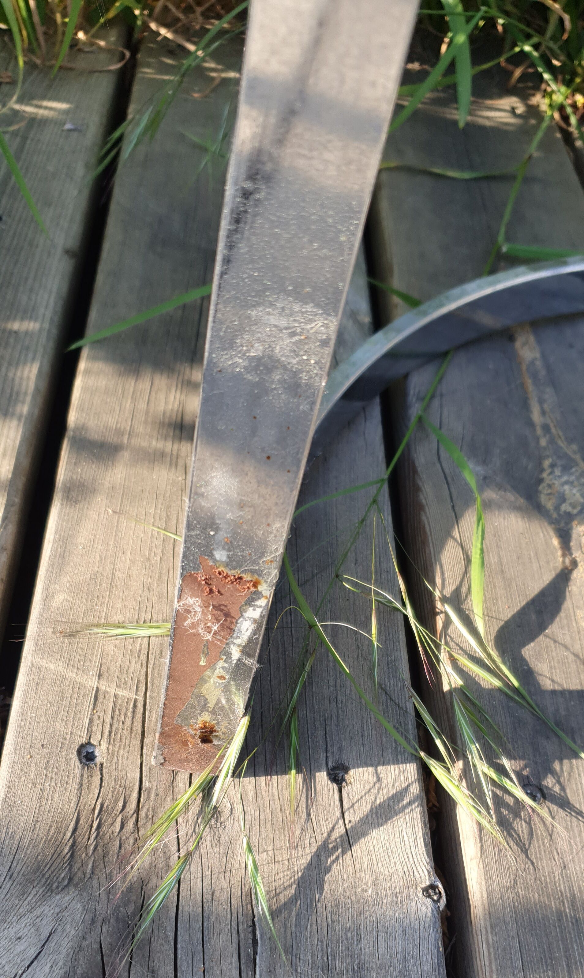 Rattan basket on foot