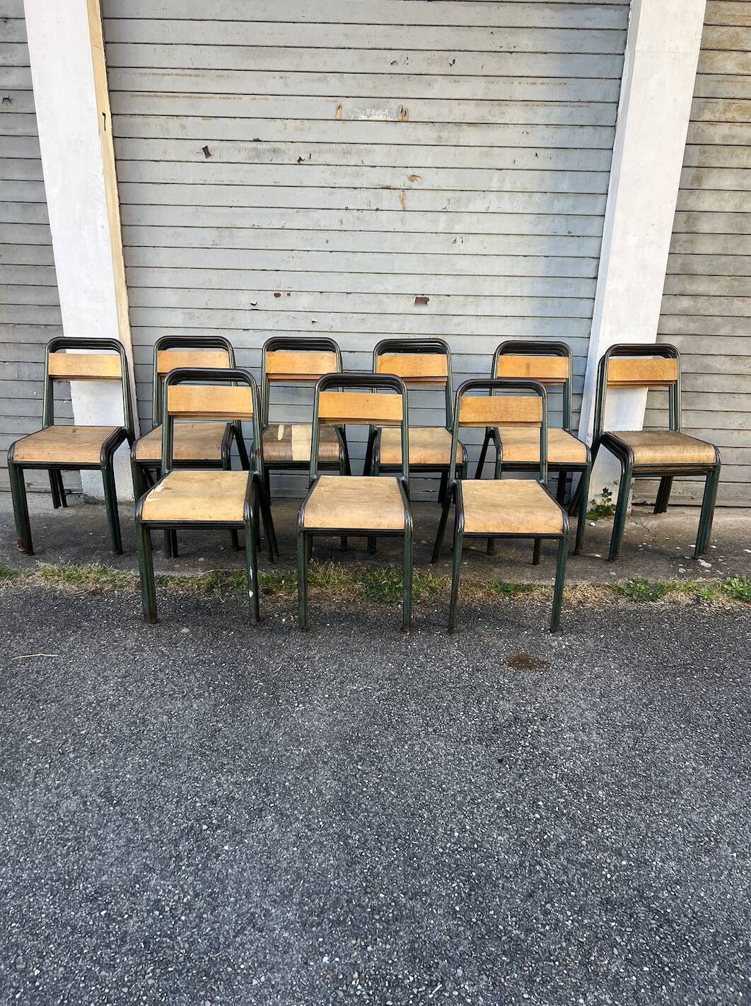 (Lot) 26 old school/bistro chairs Stella