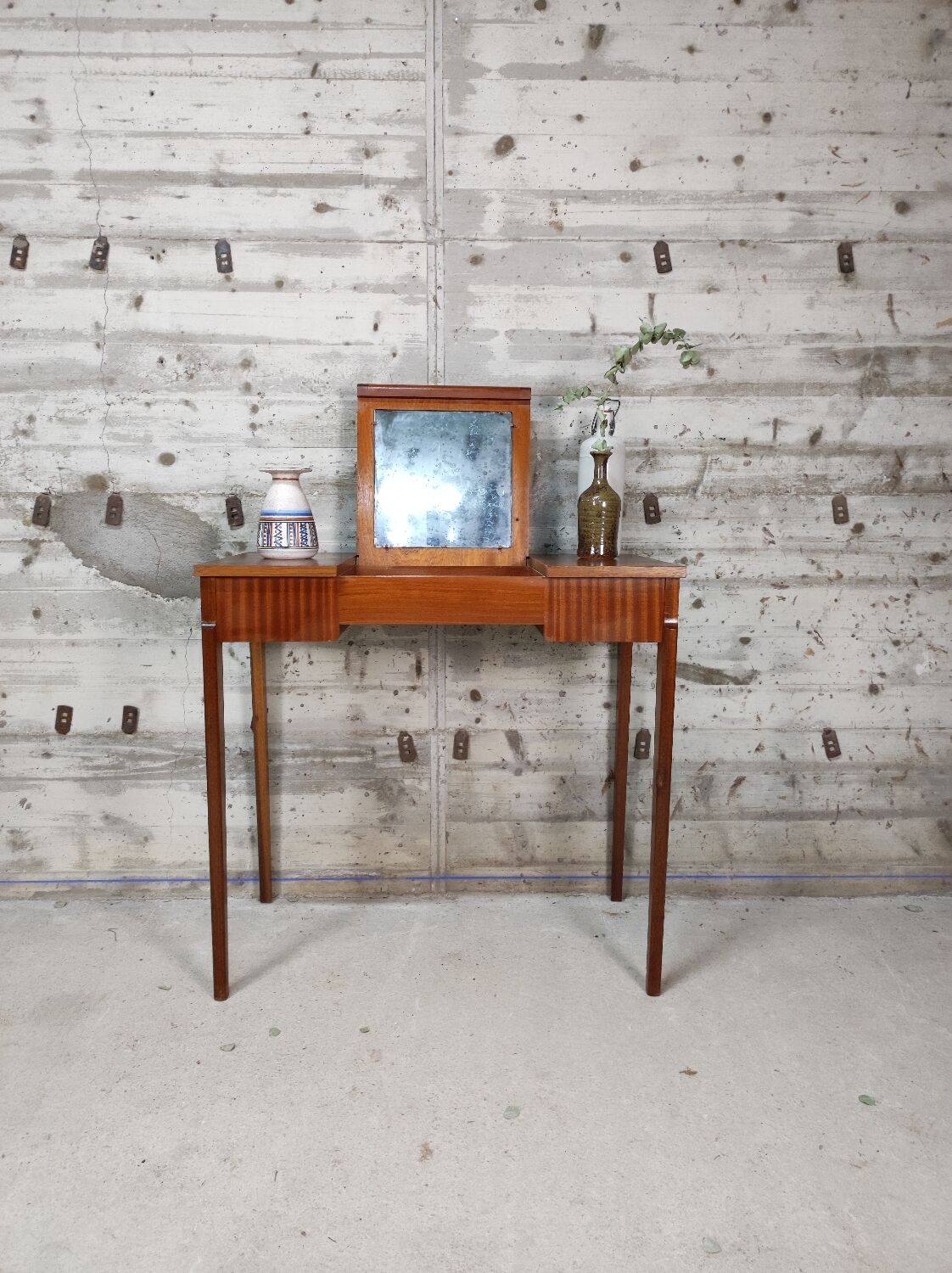 Wooden dressing table