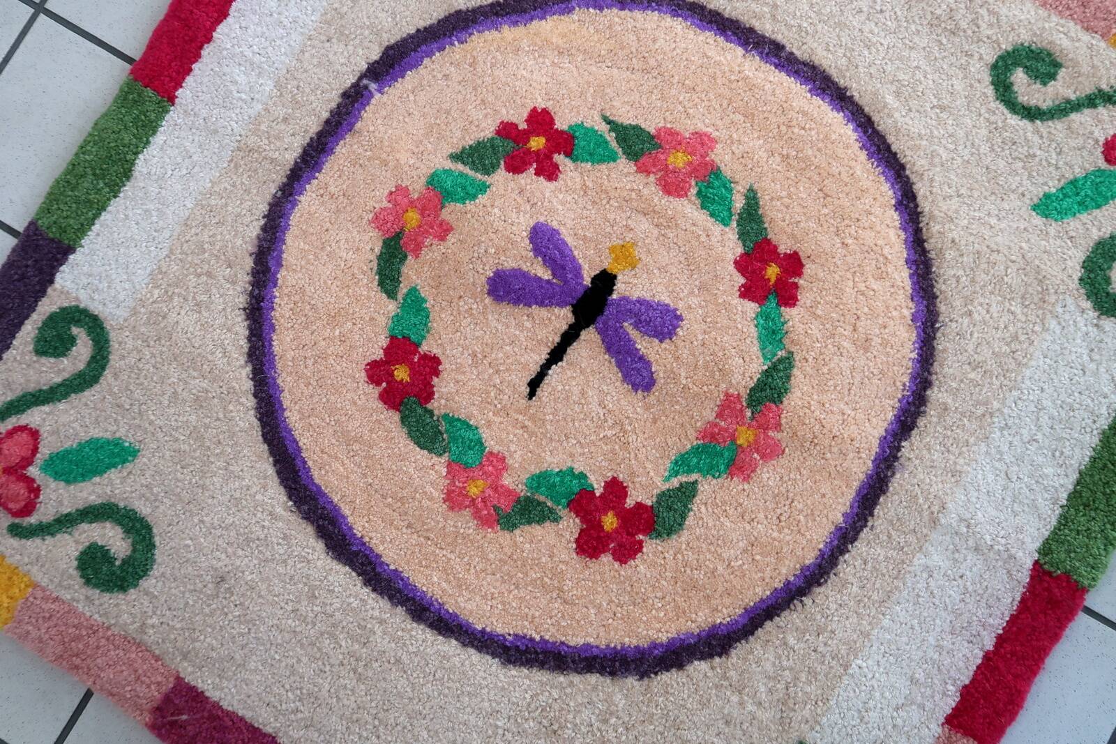 Tapis contemporain ora hooked en laine (99cm x 102cm), édition unique