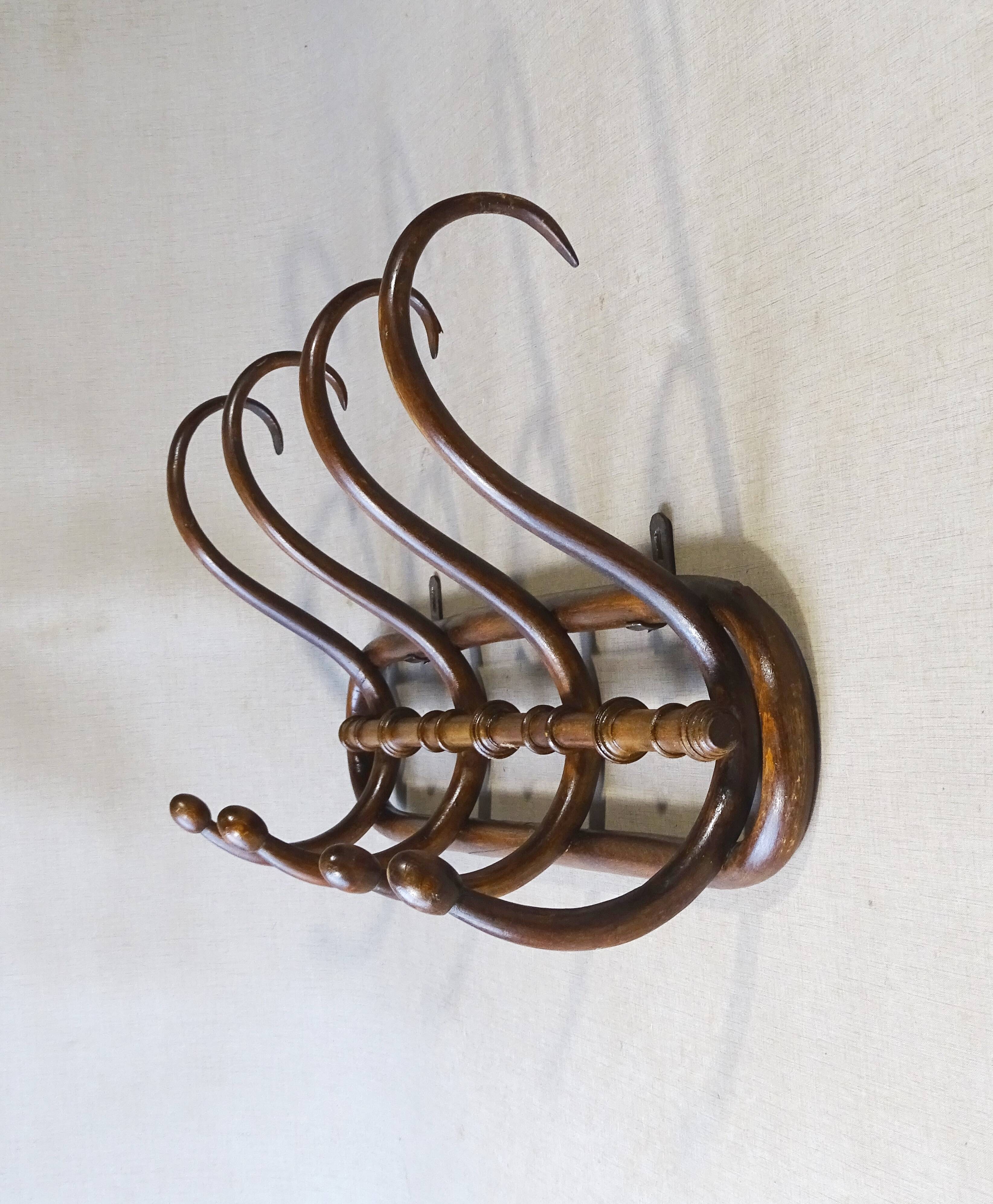 Wall coat rack by Kohn, bent wood 1910, no Thonet.