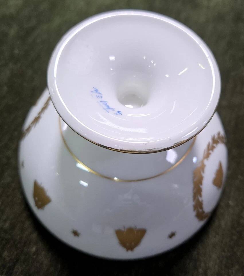 Empire-style footed cup in white porcelain, richly decorated with fine gold.