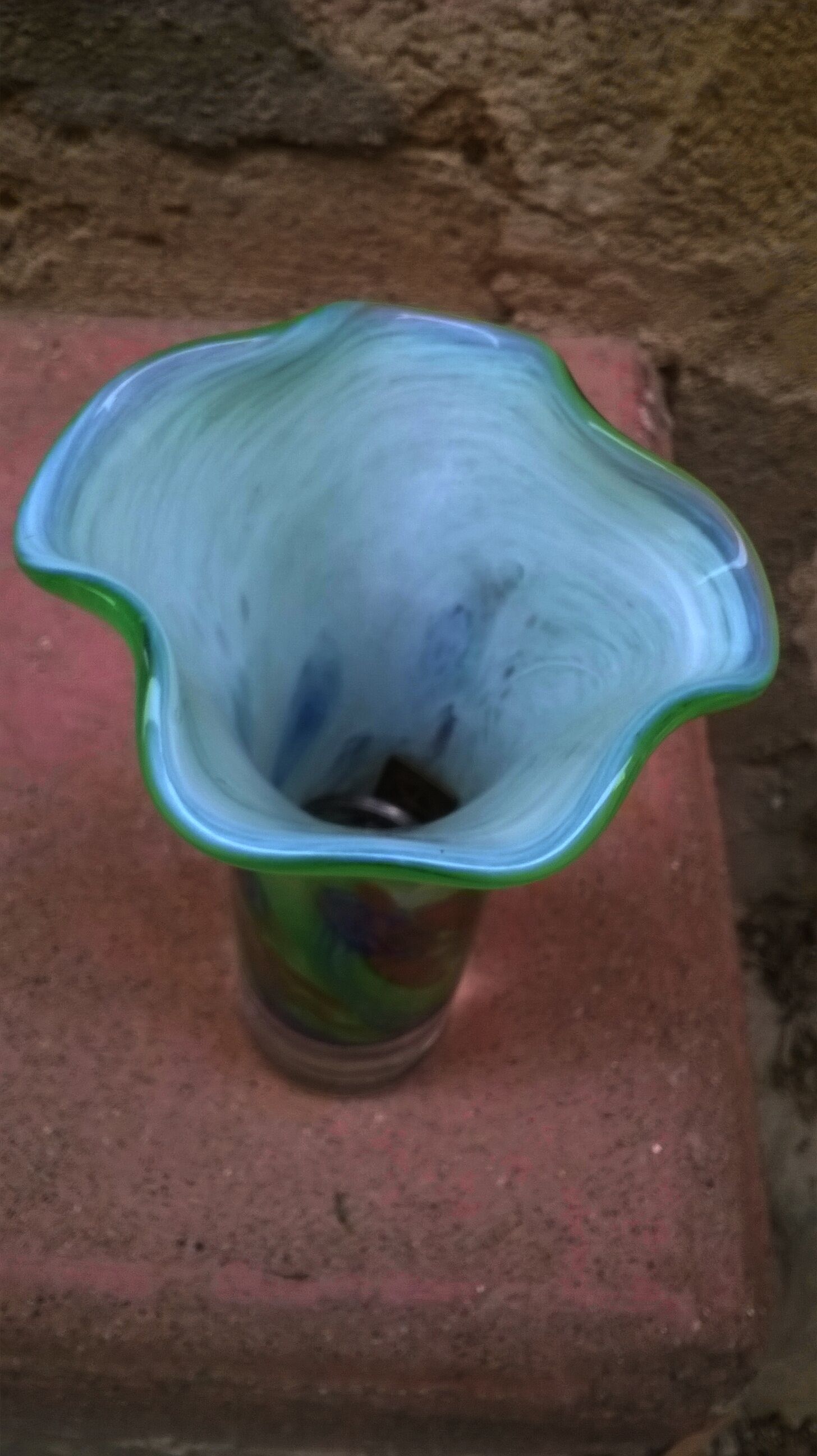 Vase modern décor has inclusion