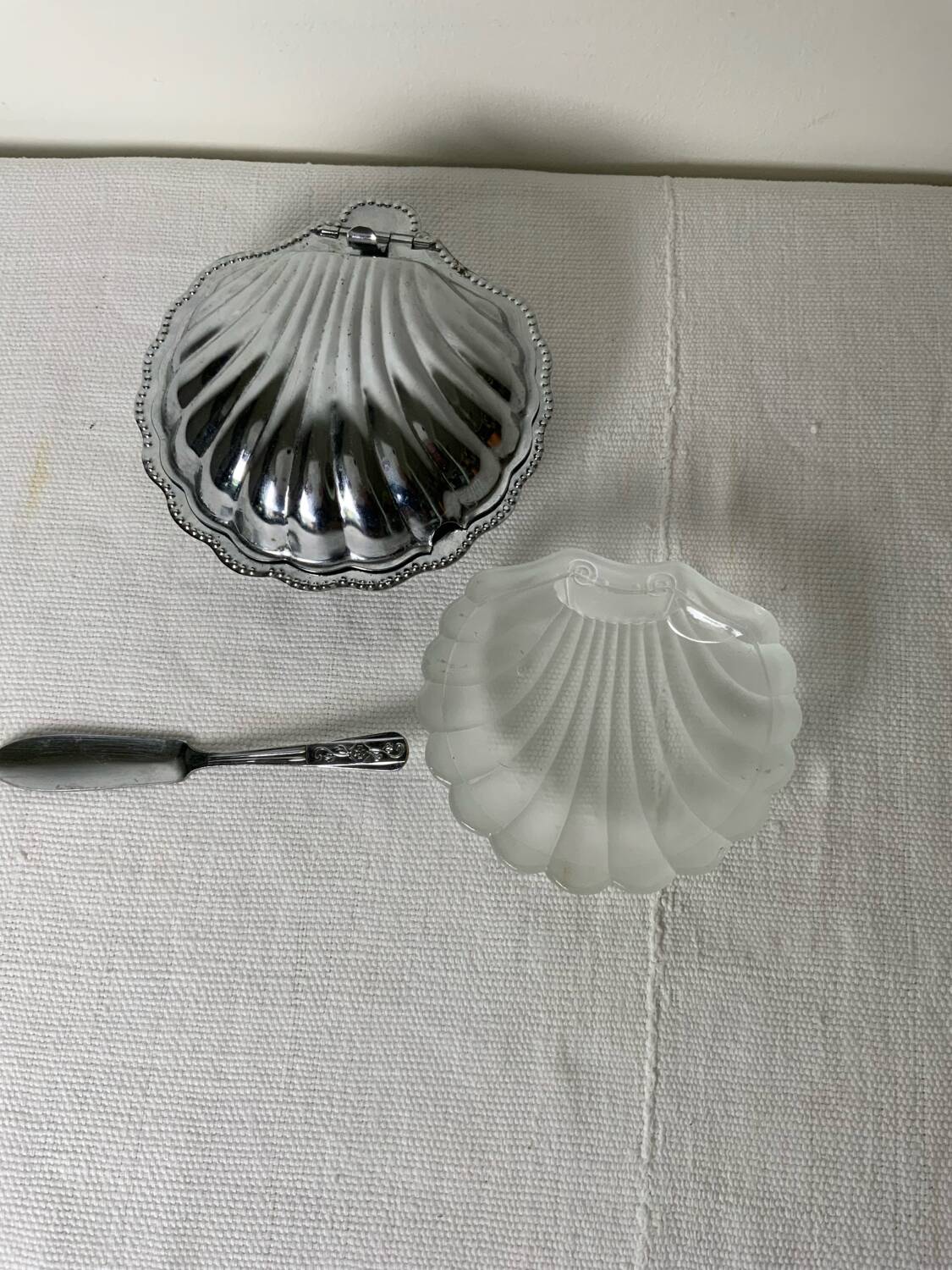 Vintage shell butter dish
