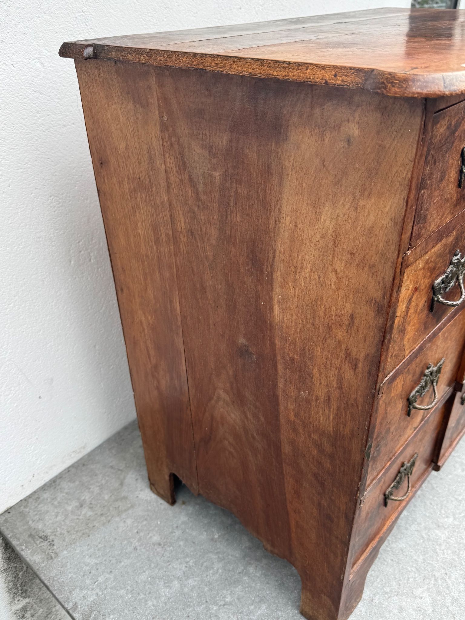 Commode en bois de burl vintage