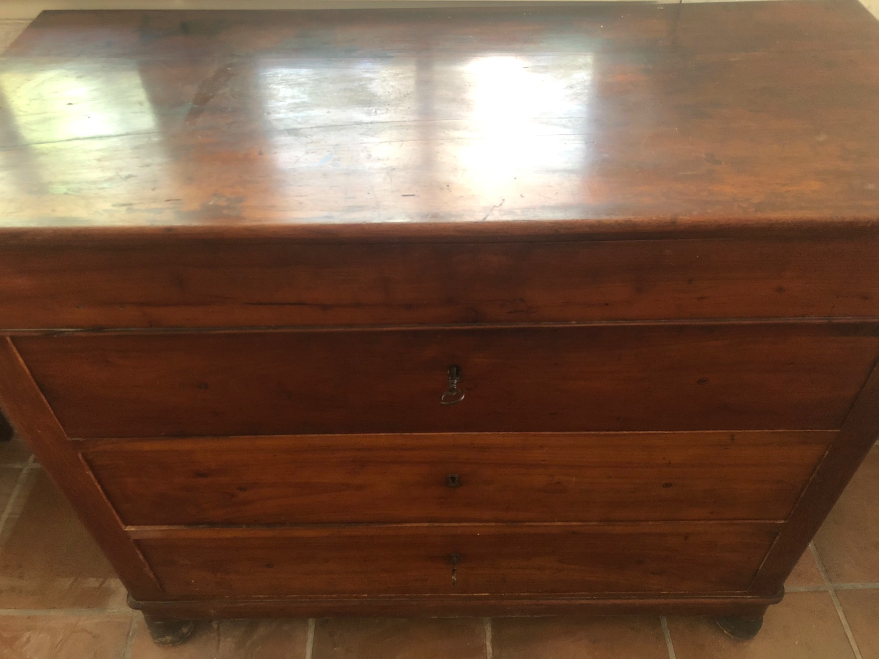 Solid wood chest of drawers