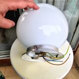 Opaline globe