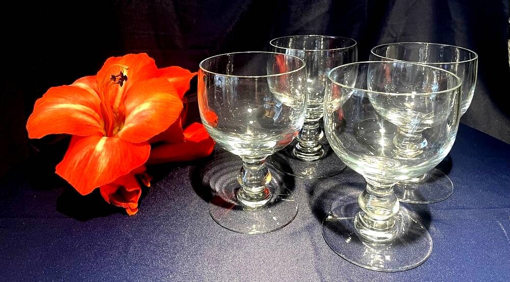 Set of 4 crystal stemmed red wine glasses