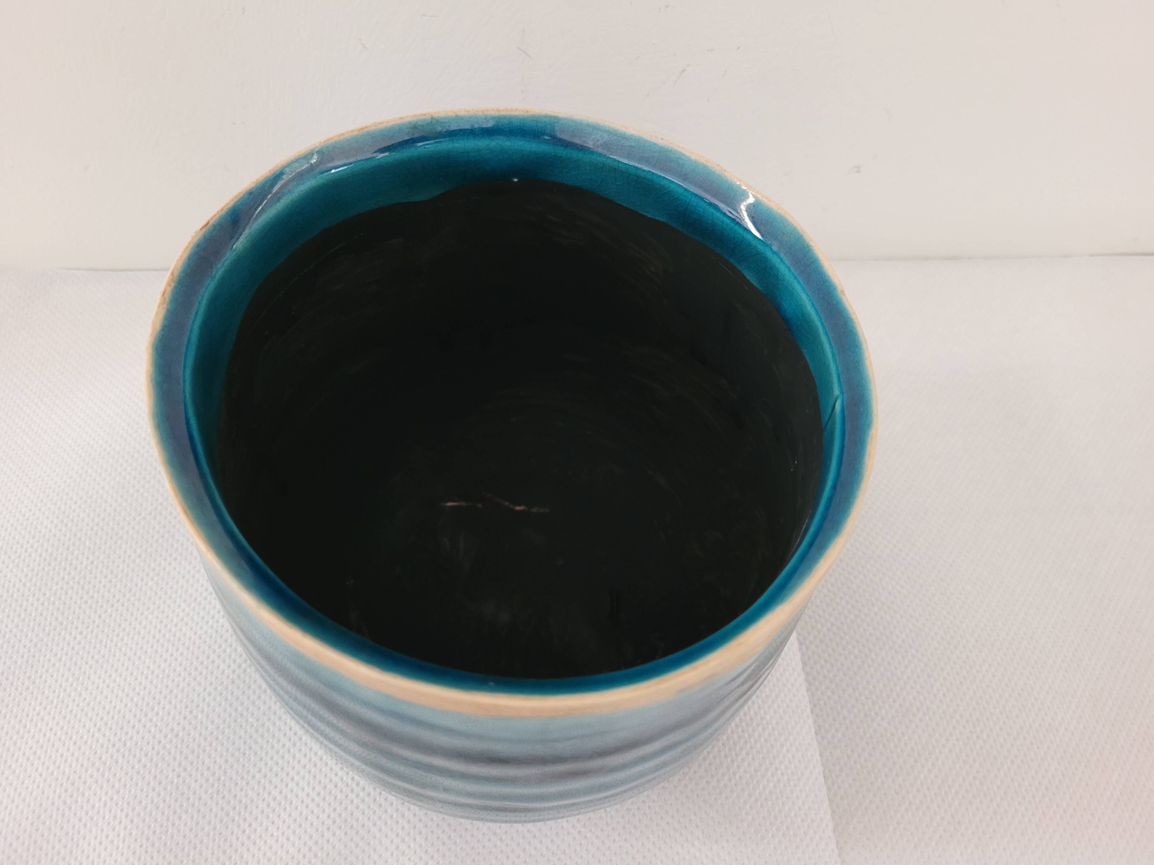 Artisanal cracked ceramic pot cover