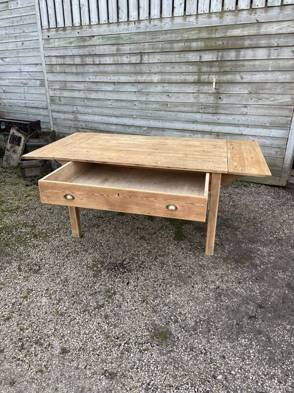 Table ancienne en pin massif – esprit table de ferme au style rustique