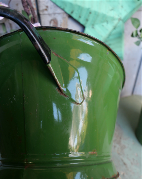 Lot of 3 pieces enamelled basins and bucket