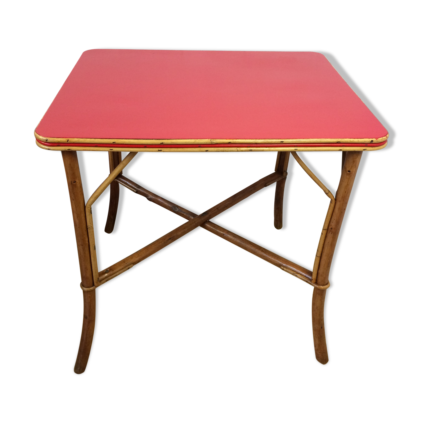 Rattan and scoubidou table