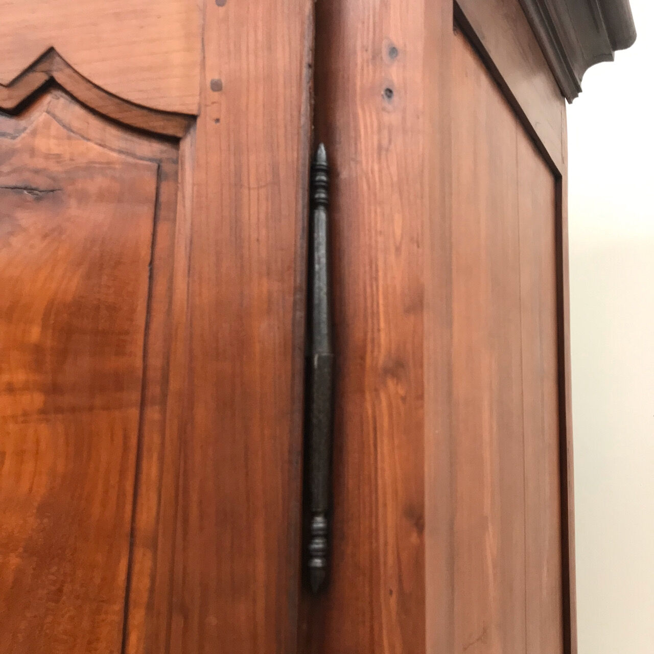 Walnut French bonnetiere