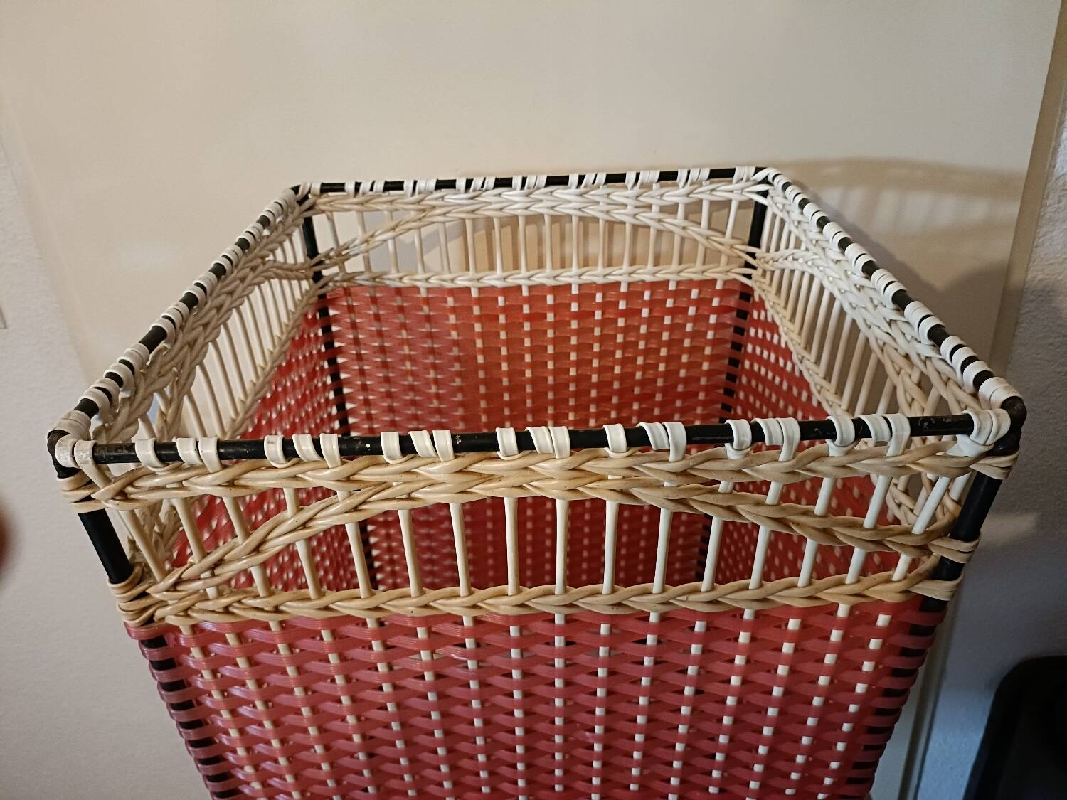 Vintage scoubidou laundry basket