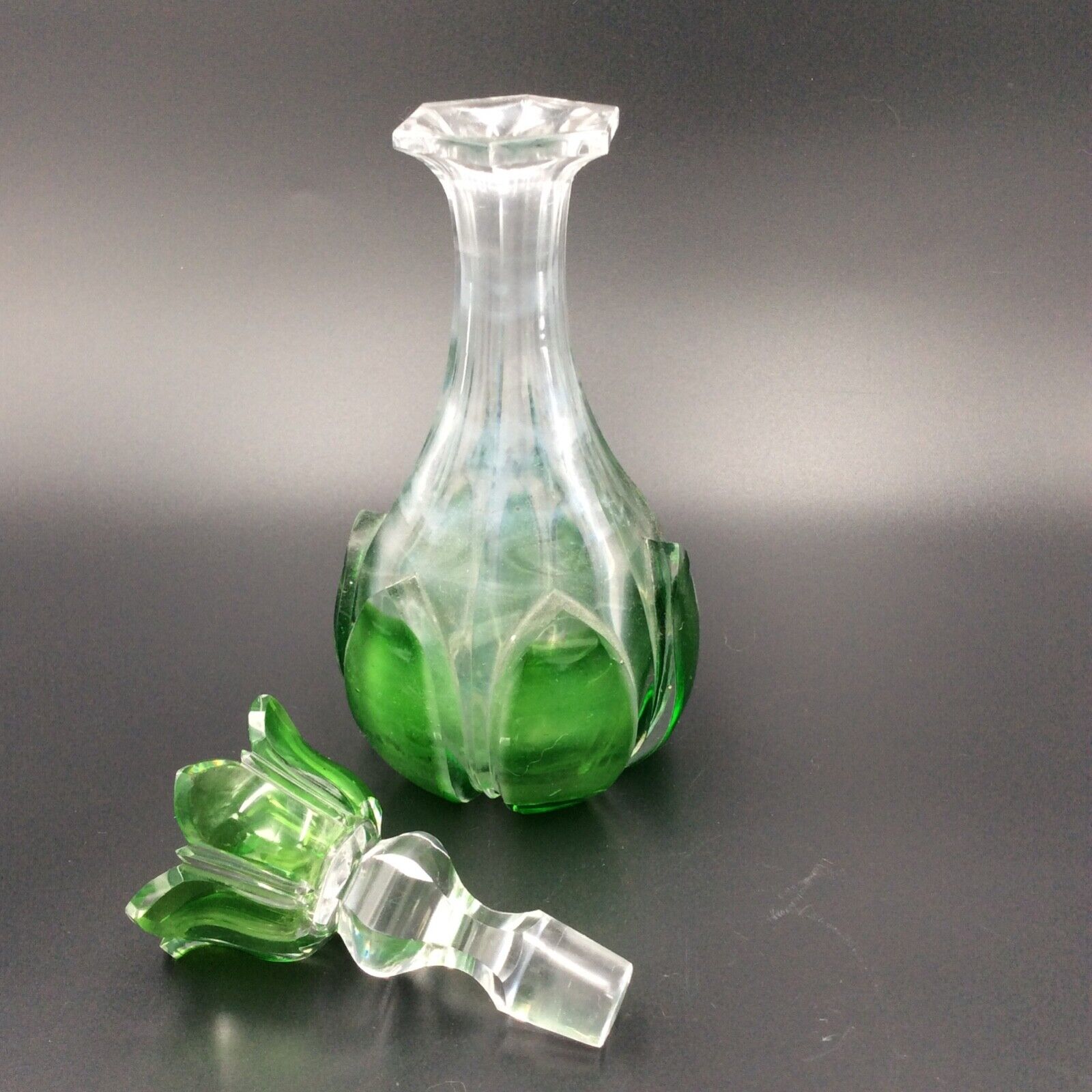 Old green crystal bottle XIXème