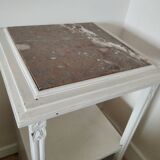 Table de nuit blanche avec dessus marbre rouge