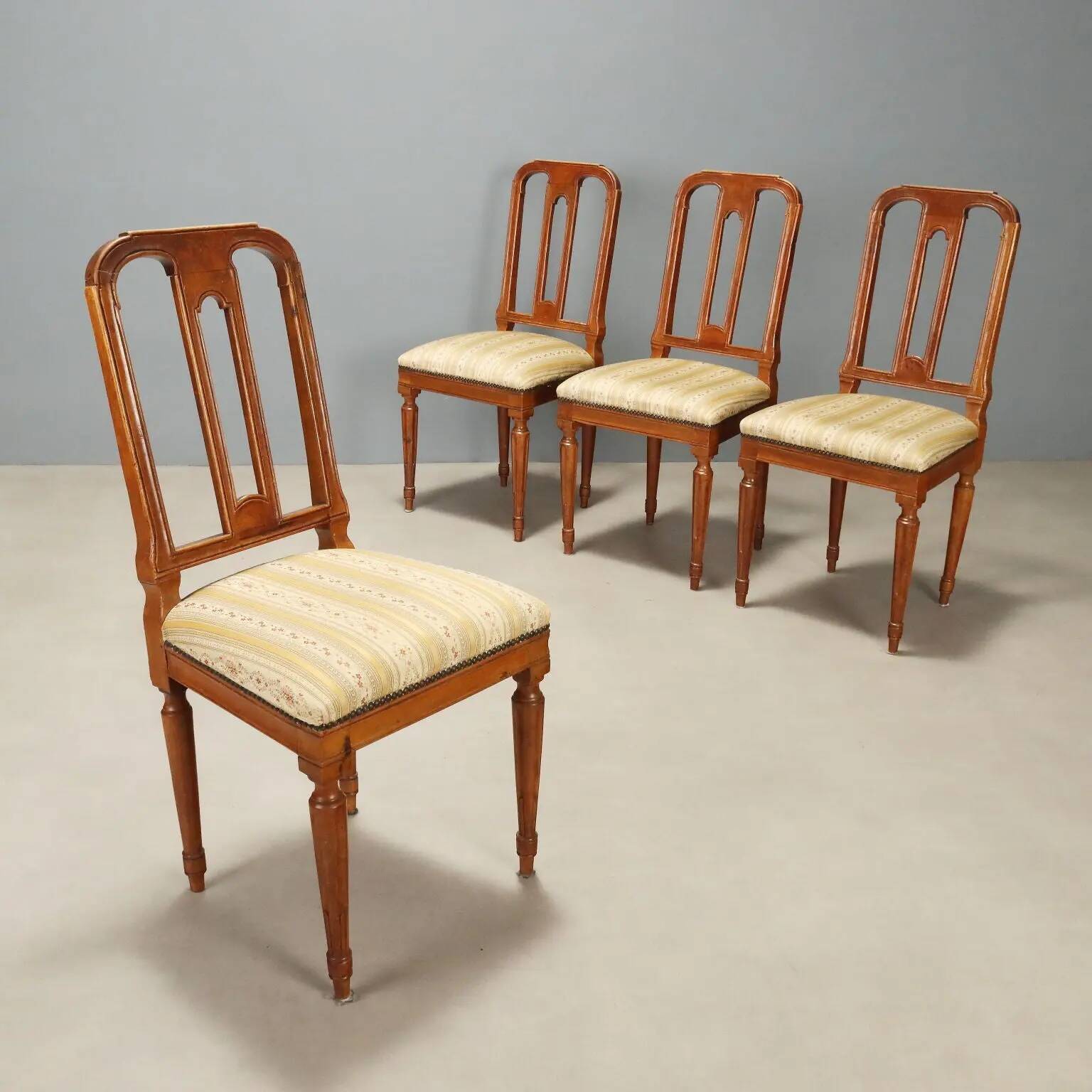 Walnut chairs - Italy 19th century