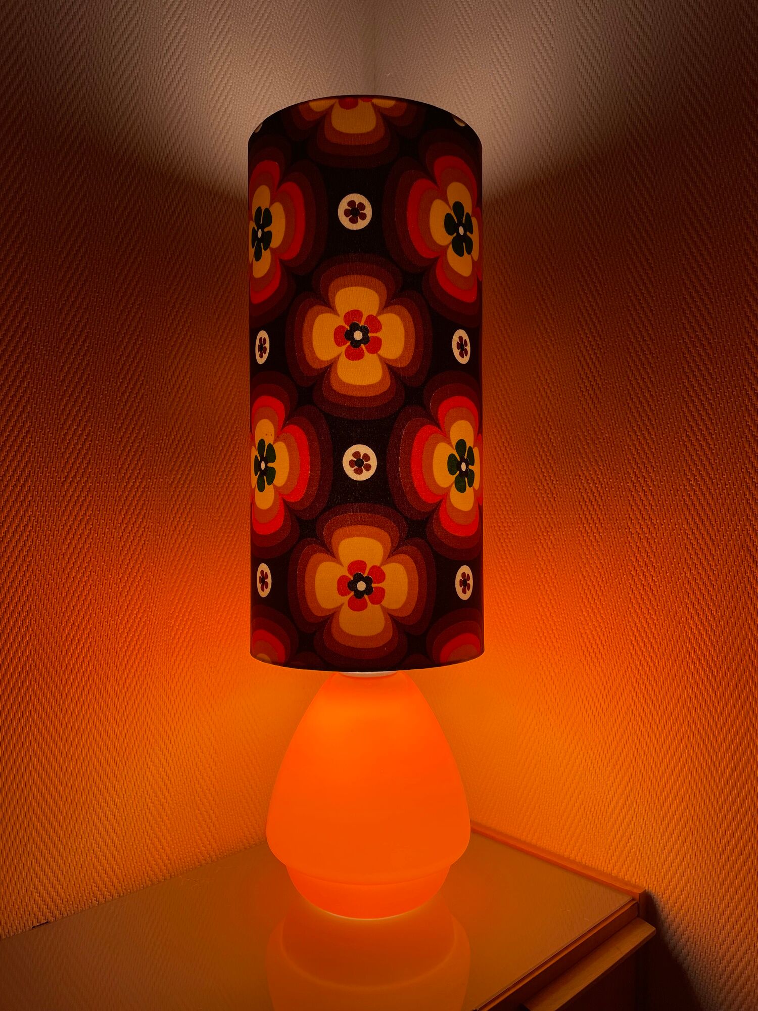 Treflower table lamp, orange opaline and vintage fabric