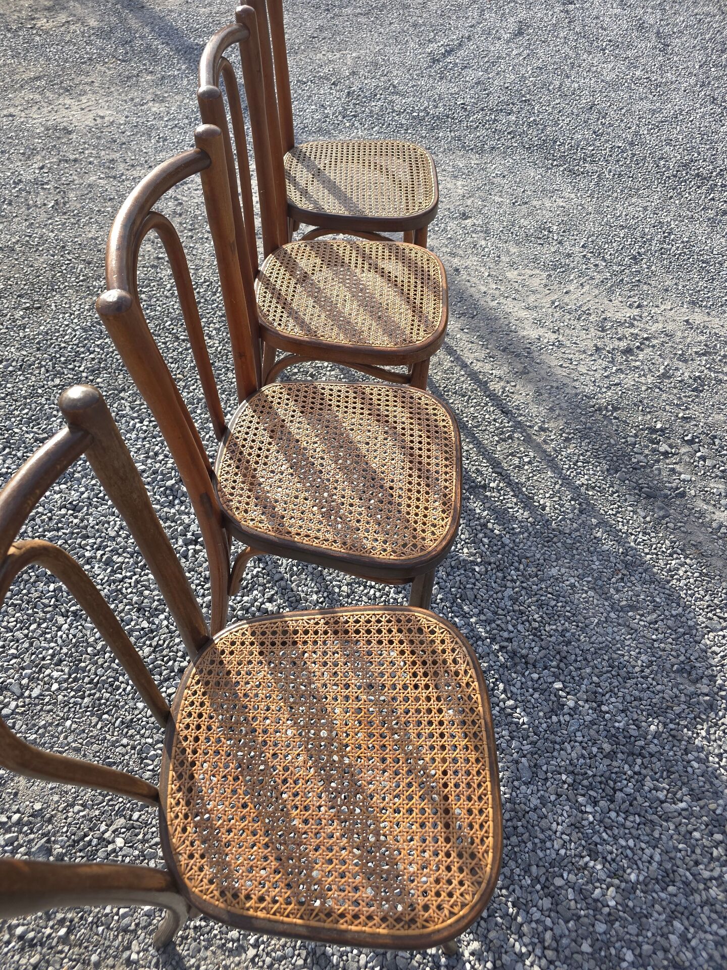 4 chaises de bistrot en bois courbé et cannage